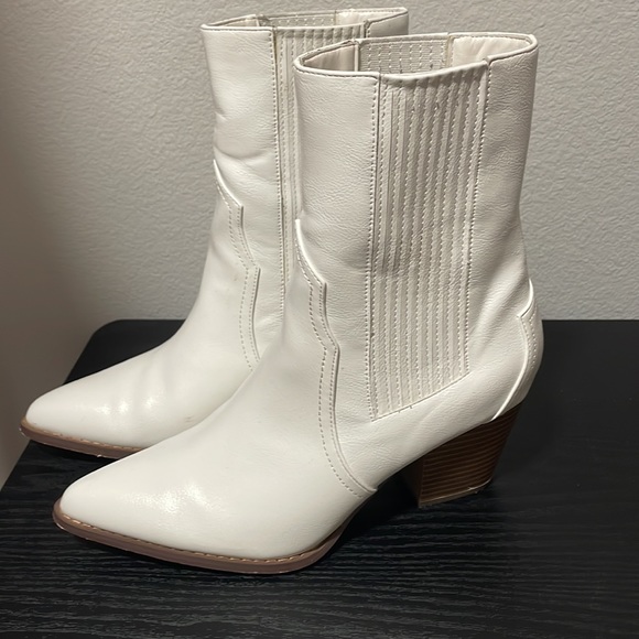 LuLus white boots - Picture 3 of 7